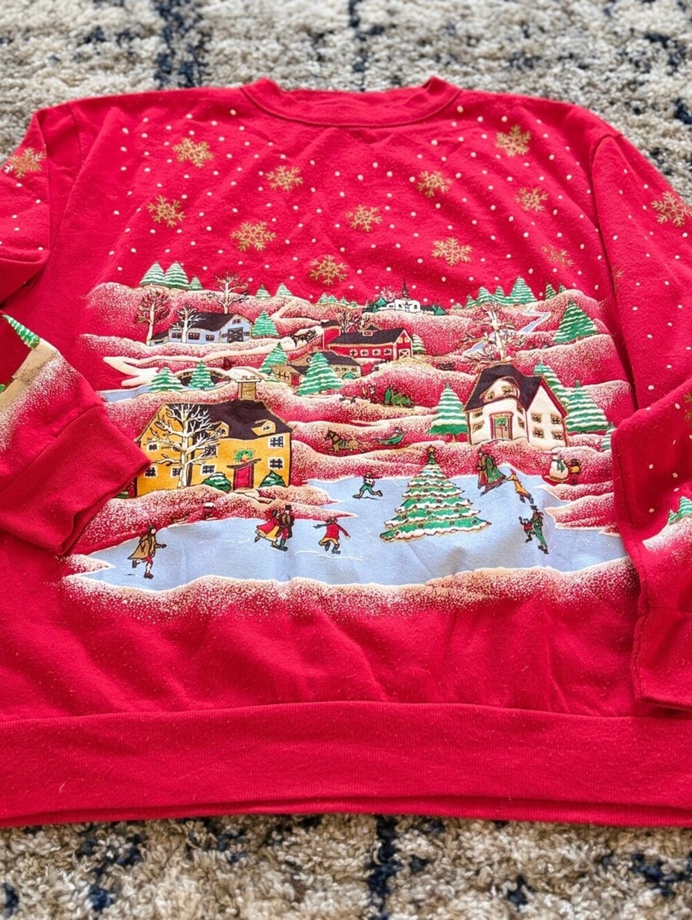 Holiday Time Winter Village Scene Sweatshirt XL Red